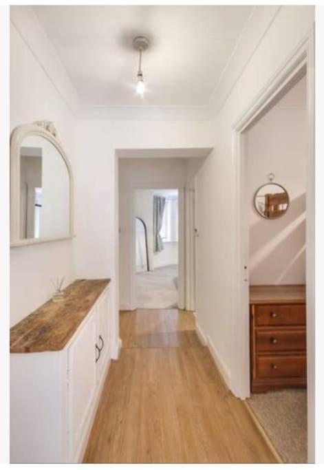 Central 2 Bedroom Garden Flat With Free Parking ロイヤル・タンブリッジ・ウェルズ エクステリア 写真