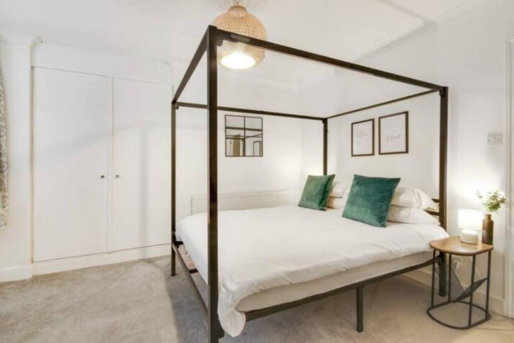 Central 2 Bedroom Garden Flat With Free Parking ロイヤル・タンブリッジ・ウェルズ エクステリア 写真