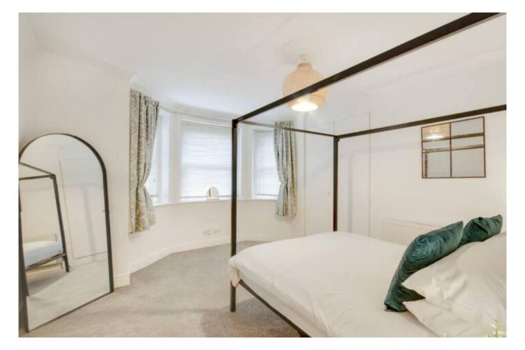 Central 2 Bedroom Garden Flat With Free Parking ロイヤル・タンブリッジ・ウェルズ エクステリア 写真