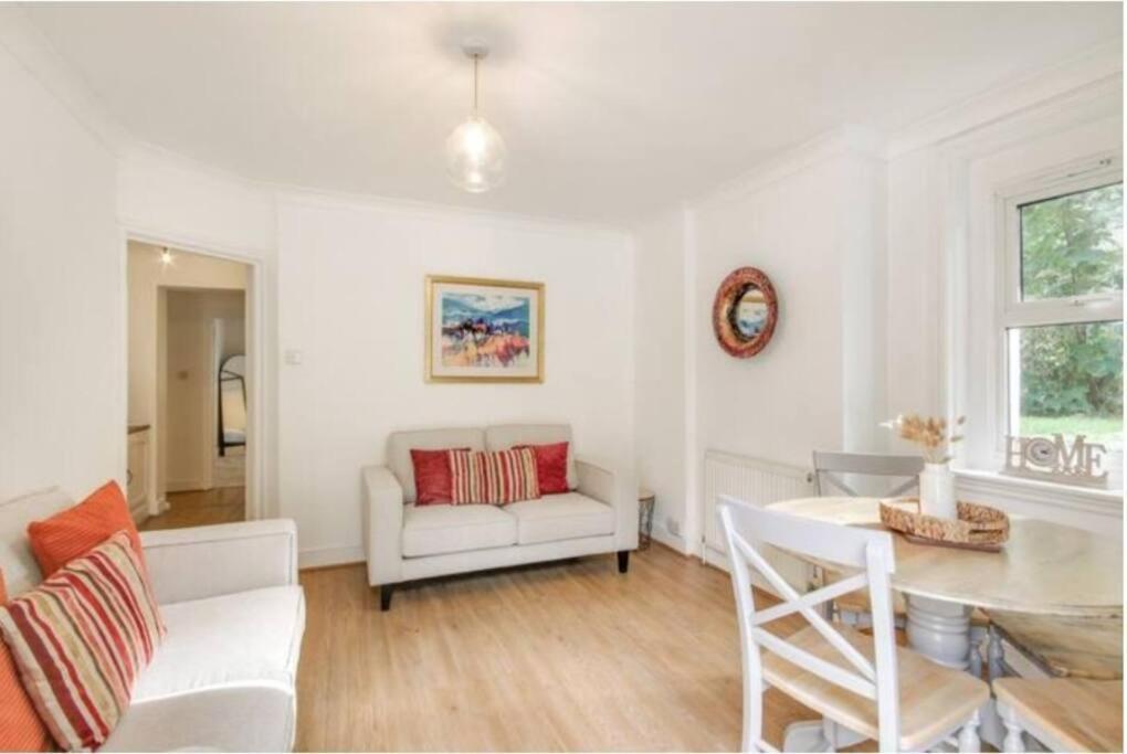 Central 2 Bedroom Garden Flat With Free Parking ロイヤル・タンブリッジ・ウェルズ エクステリア 写真